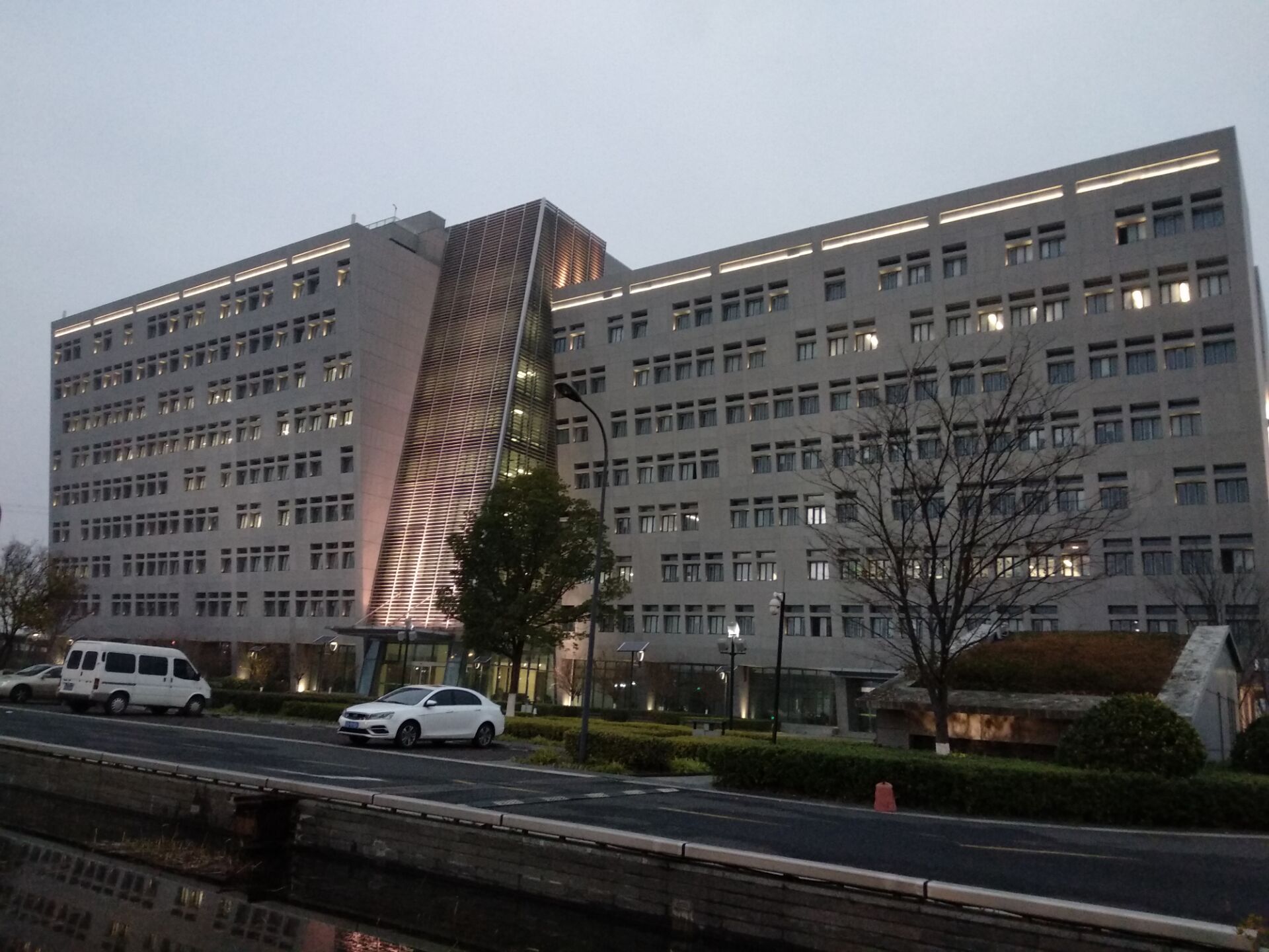 江苏曼特新能源科技有限公司乔迁